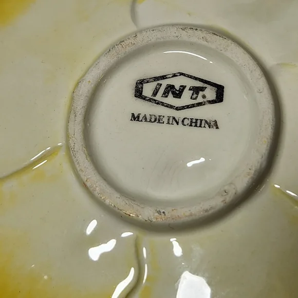 INT. Yellow Violet Flower Shaped Trinket Dish - Picture 4 of 4